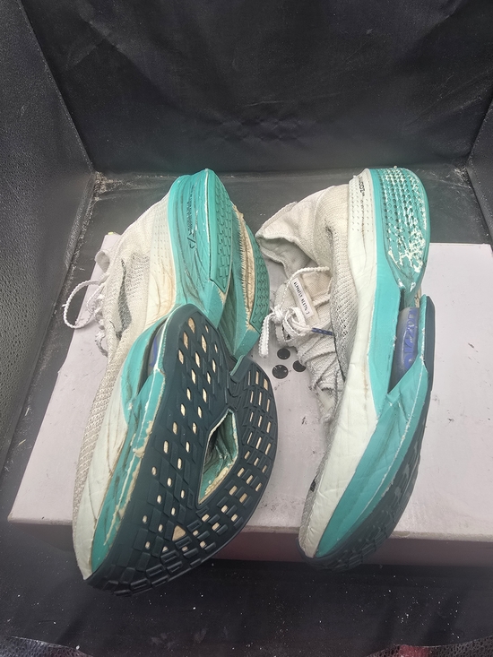 Nike Men’s Athletic Shoes White with Teal and Navy Accents main image 7